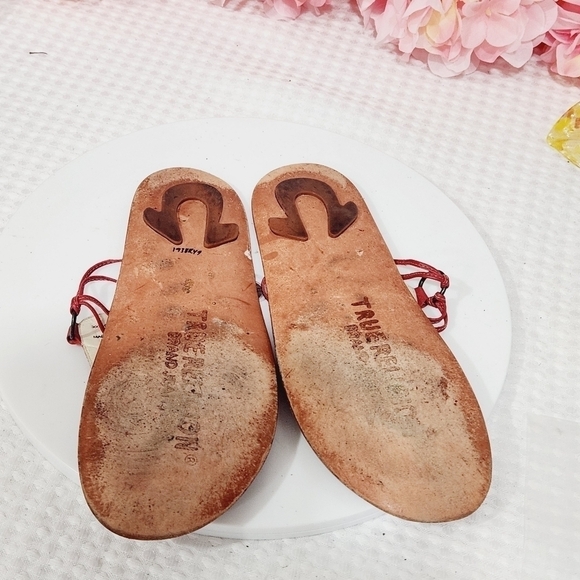 TRUE Religion Women's Leather Tan and Red Sandals Size 8 - Picture 8 of 9